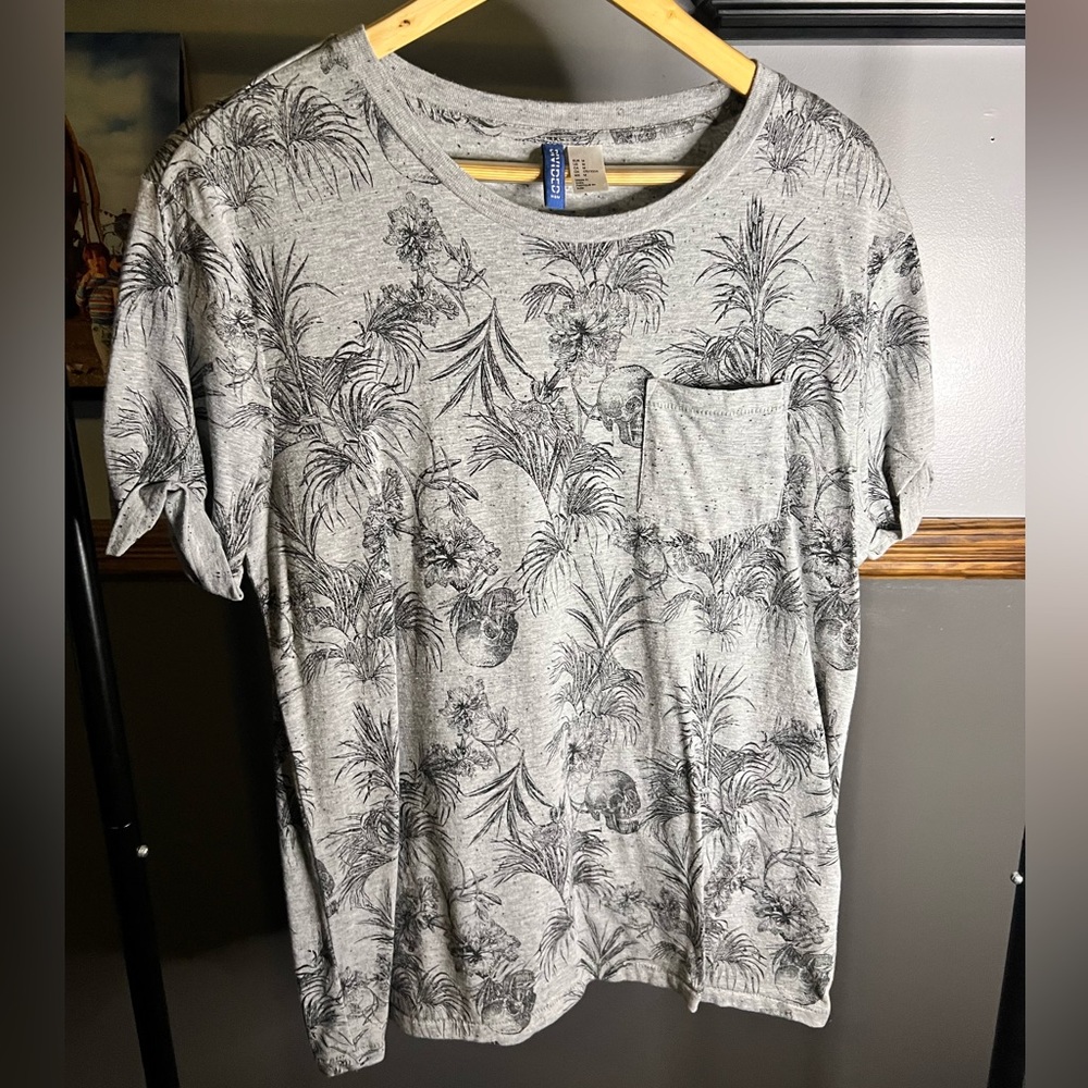 Grey divided T shirt